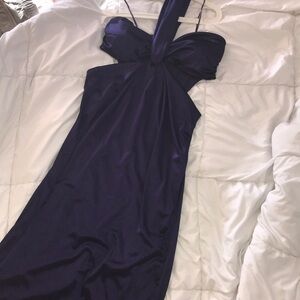 This is a beautiful dress, I wore it once for a couple of hours: I